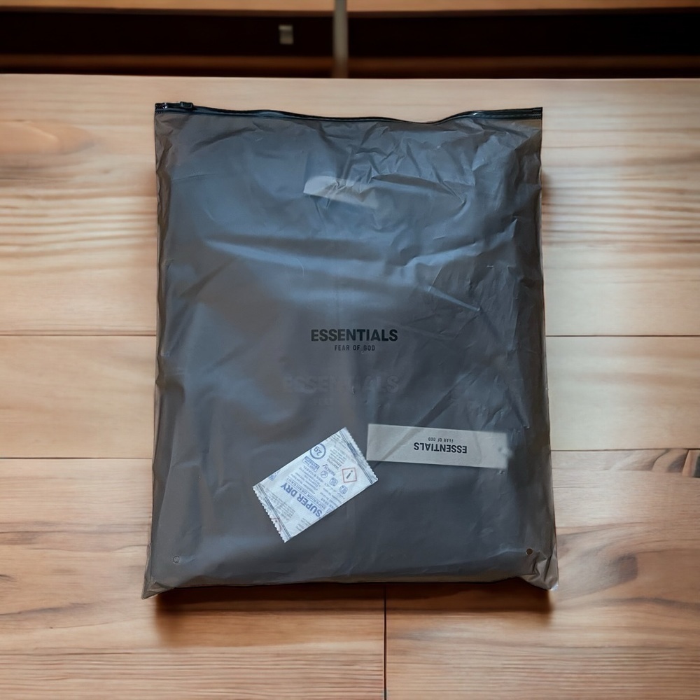 Essential FEAR OF GOD sweat shirts brand new with tag original packing - Picture 7 of 8